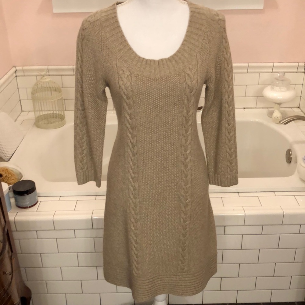 Banana republic beige cable knit dress size Medium